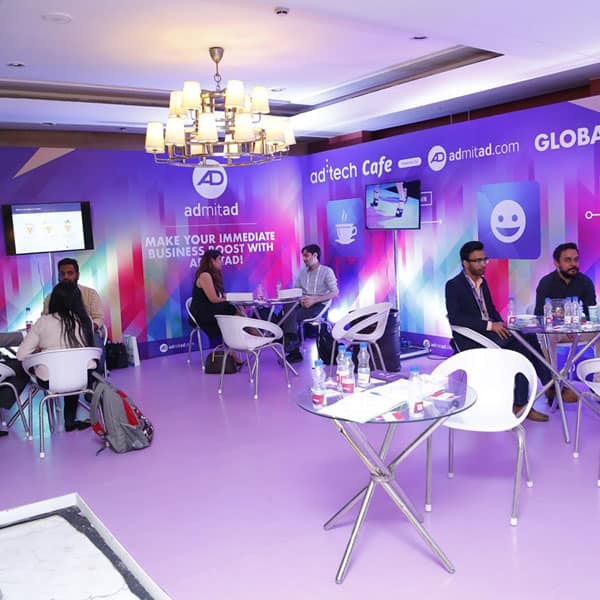 ad:tech New Delhi (April 2022) - Top Marketing & Media Event in India 7 Connecting with attendees in adtech event